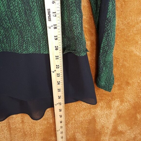 MICHAEL KORS Womens Top Medium Green Black Pullover Stretch Snake Shirt Tail - Picture 5 of 9